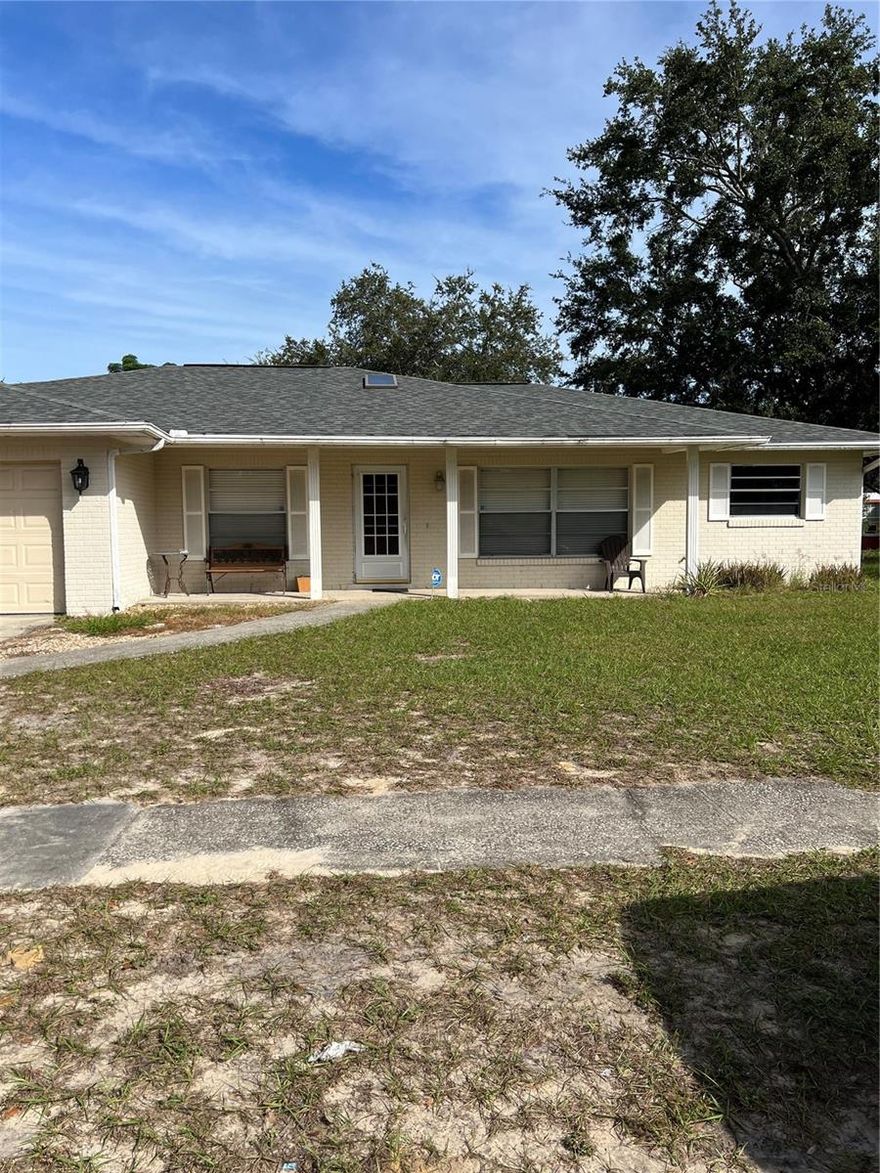 ONE ROOM FOR RENT: Looking for a cozy and comfortable SINGLE room? Look no further! We have a great option just for you.
Features private single room, fully furnished with a comfortable bed and storage, access to a shared kitchen and common areas, high-speed Wi-Fi, all utilities included, friendly and responsible housemates, convenient location with access to public transportation. Bedding and storage can be removed if you would like to bring your own.