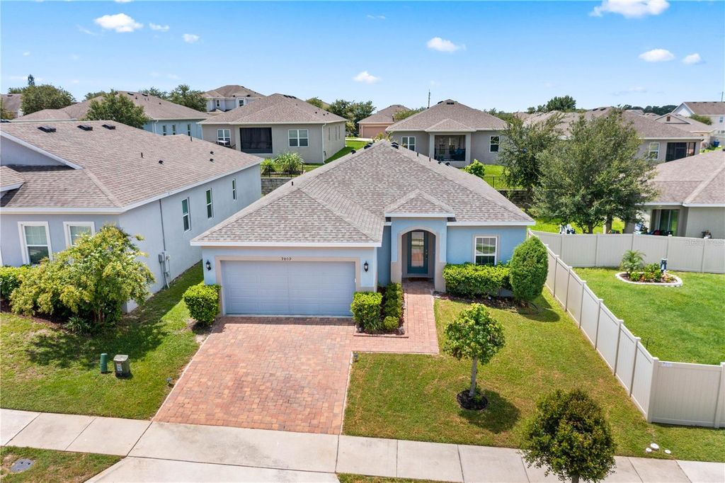 Photo of 9809 Late Way, Groveland, FL 34736 (MLS # O6424034)