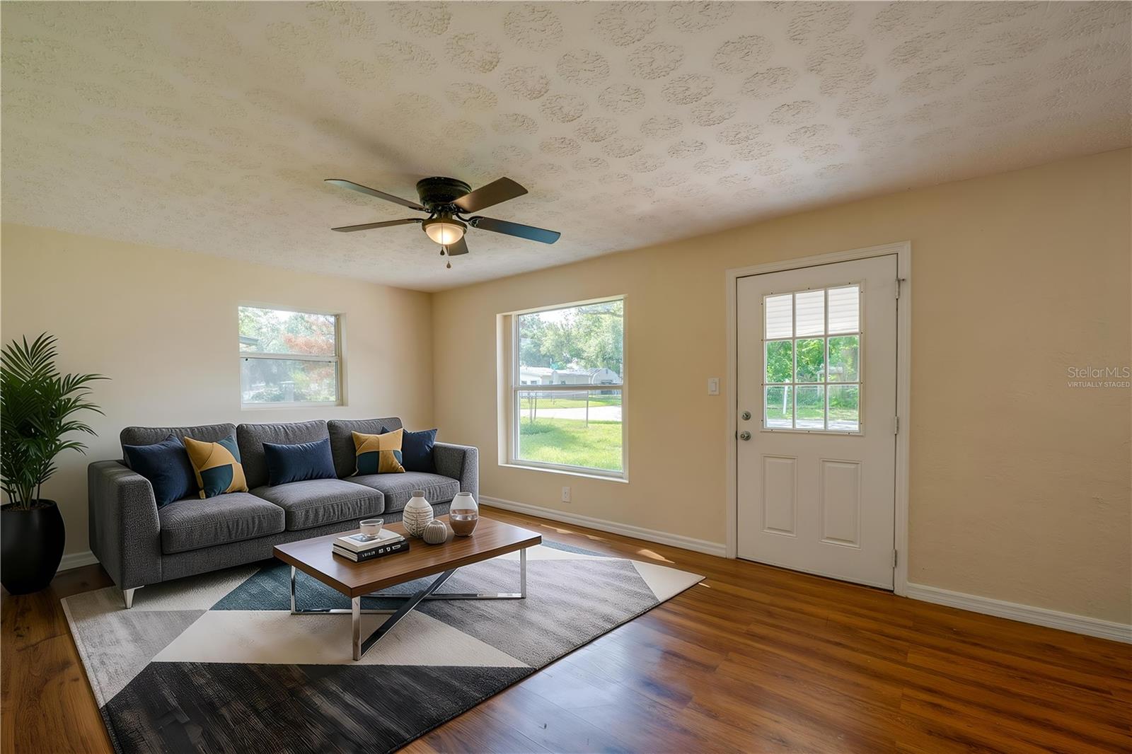 1220 LEON LANE