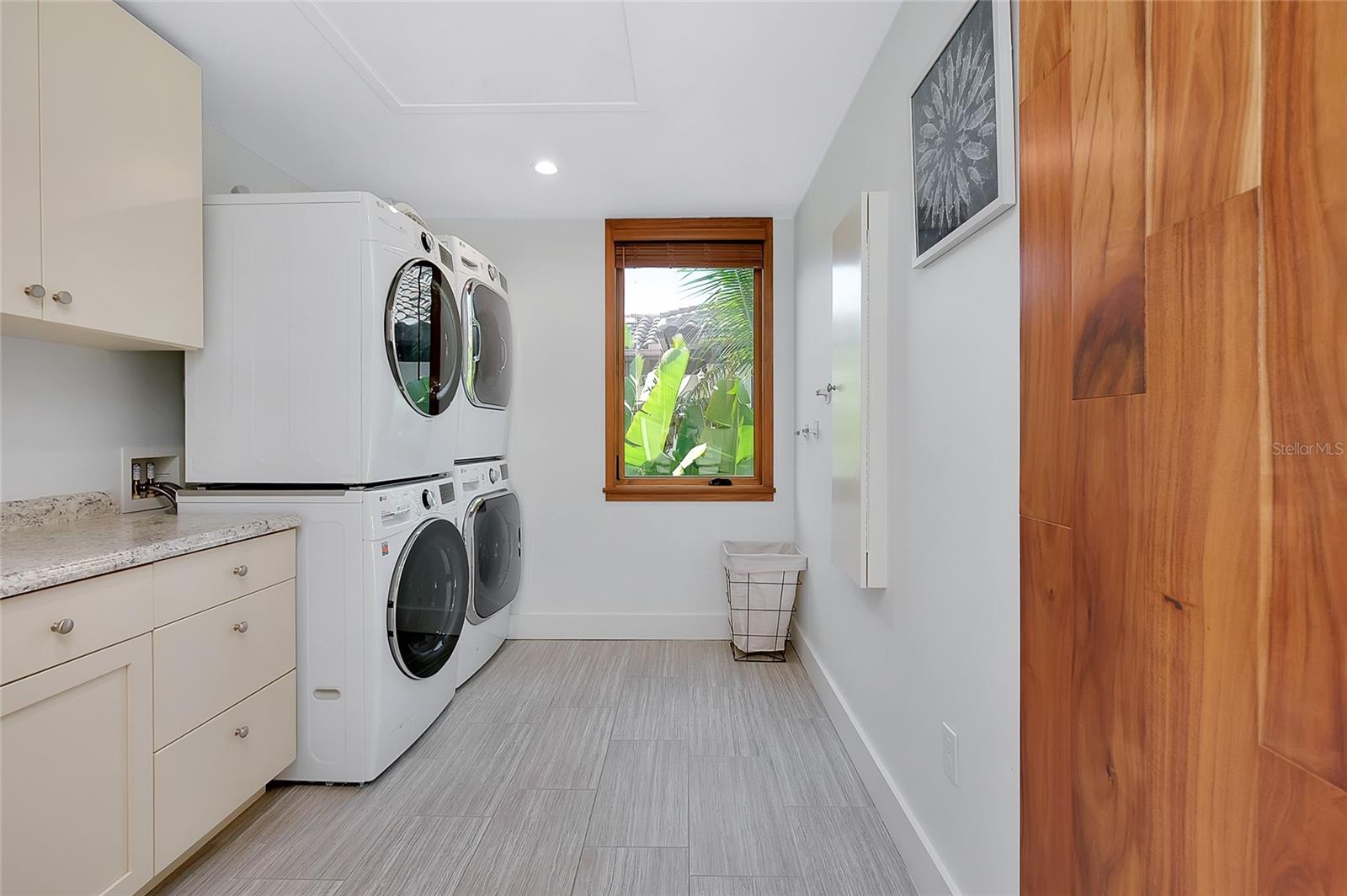 LIDO BEACH - Residential