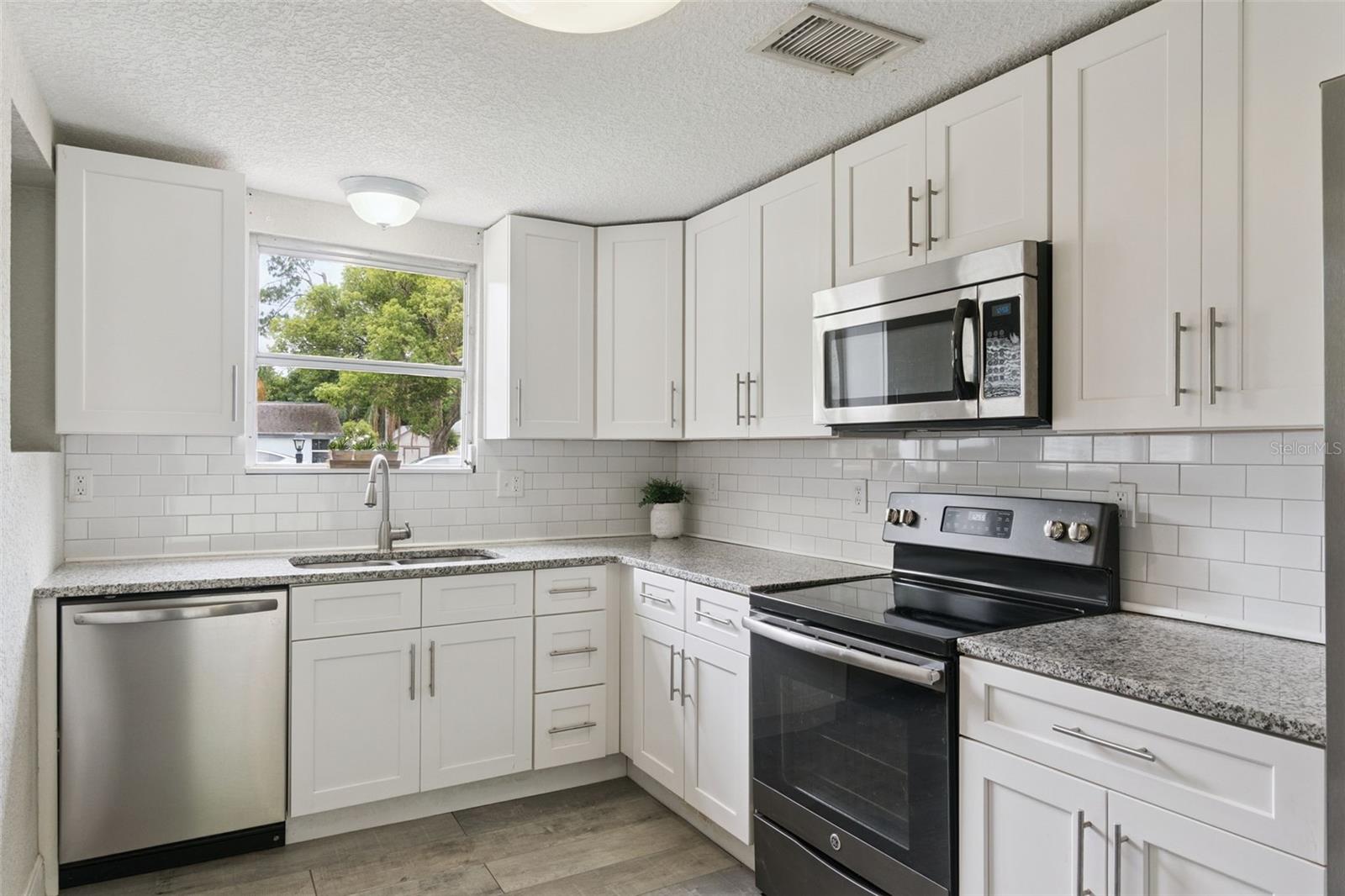 PLANTATION ESTATES UNIT 01 - Residential