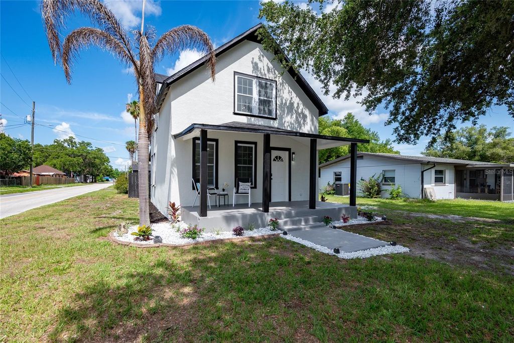 Photo of 922 Delaware Avenue, Saint Cloud, FL 34769 (MLS # O6409604)