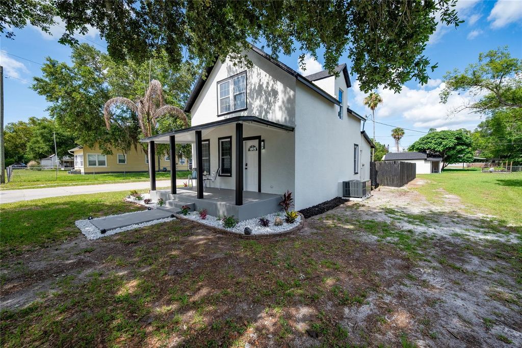 Photo of 922 Delaware Avenue, Saint Cloud, FL 34769 (MLS # O6409604)