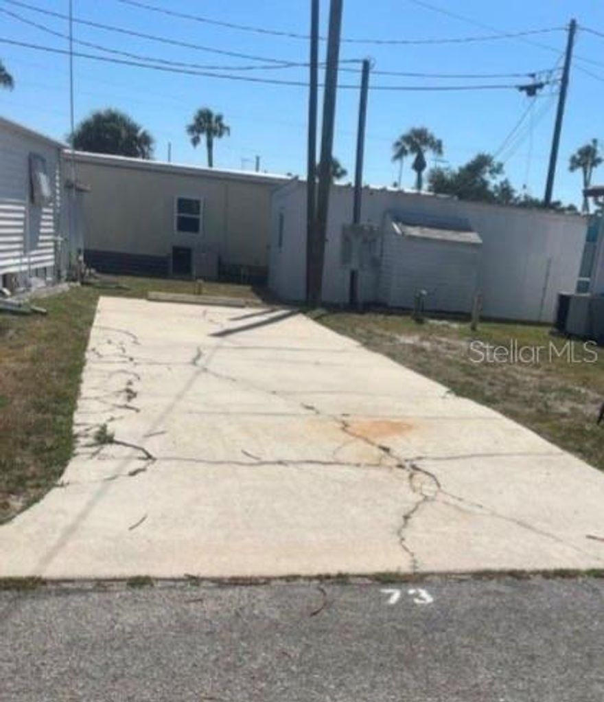 Great water front park along the Manatee River. Great site for an RV, 5th Wheel, or toy hauler.  This lot will fit up to a 40ft rig.  Great location, steps to heated pool.  Very nice community with community boat ramp, kayak launch, shuffle board courts, trailer storage area and community coin opperated laundry area. Jet Park is centrally located with restaurants, shopping and activities within minutes. Minutres from I-75.