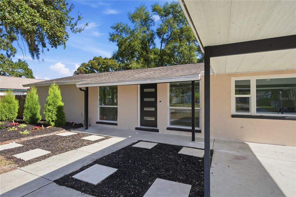Photo of 613 Highview Circle N, Brandon, FL 33510 (MLS # TB8458819)