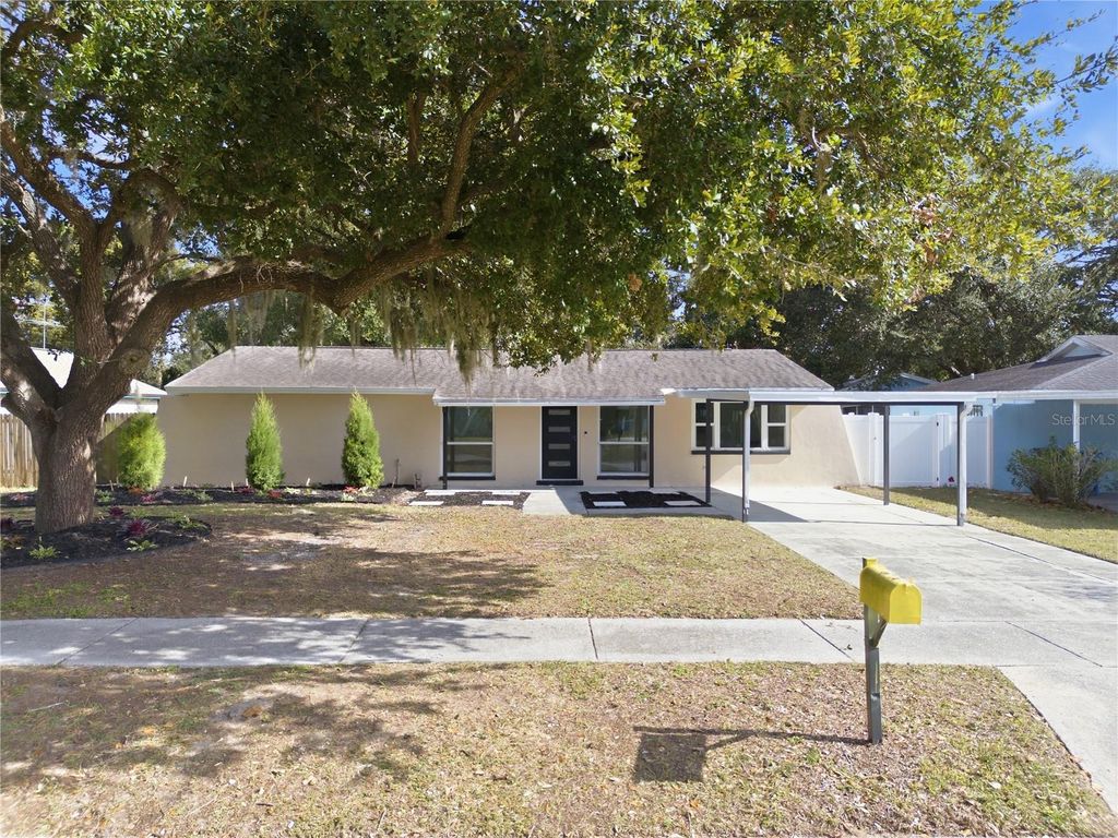 Photo of 613 Highview Circle N, Brandon, FL 33510 (MLS # TB8458819)