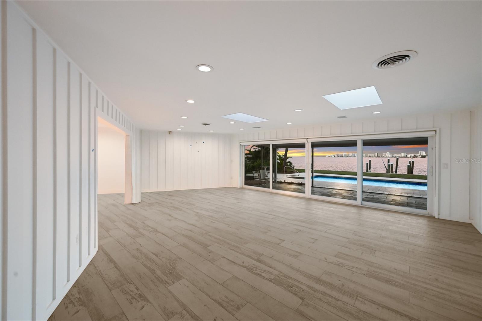 BAY ISLAND - Residential