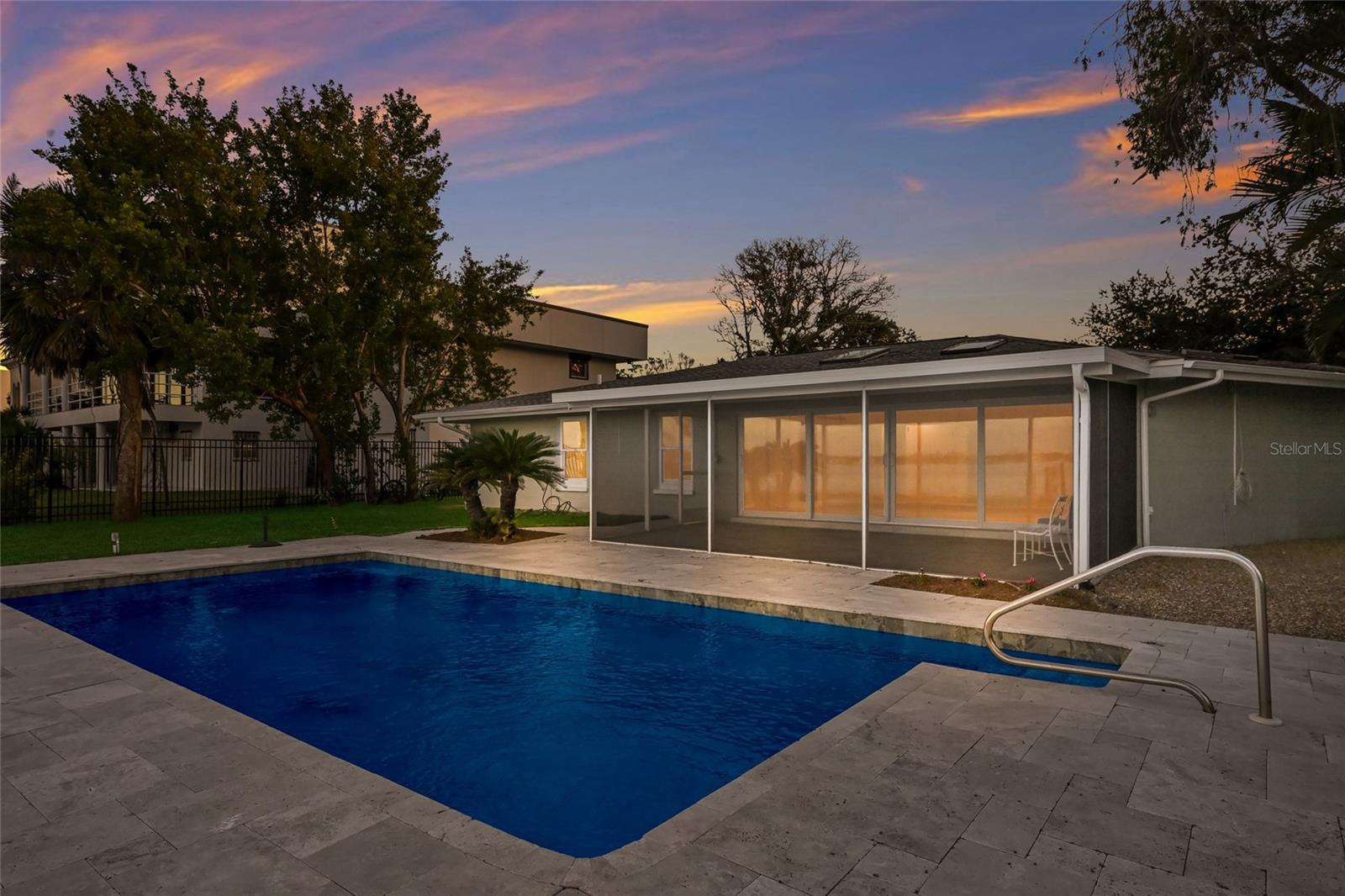 BAY ISLAND - Residential