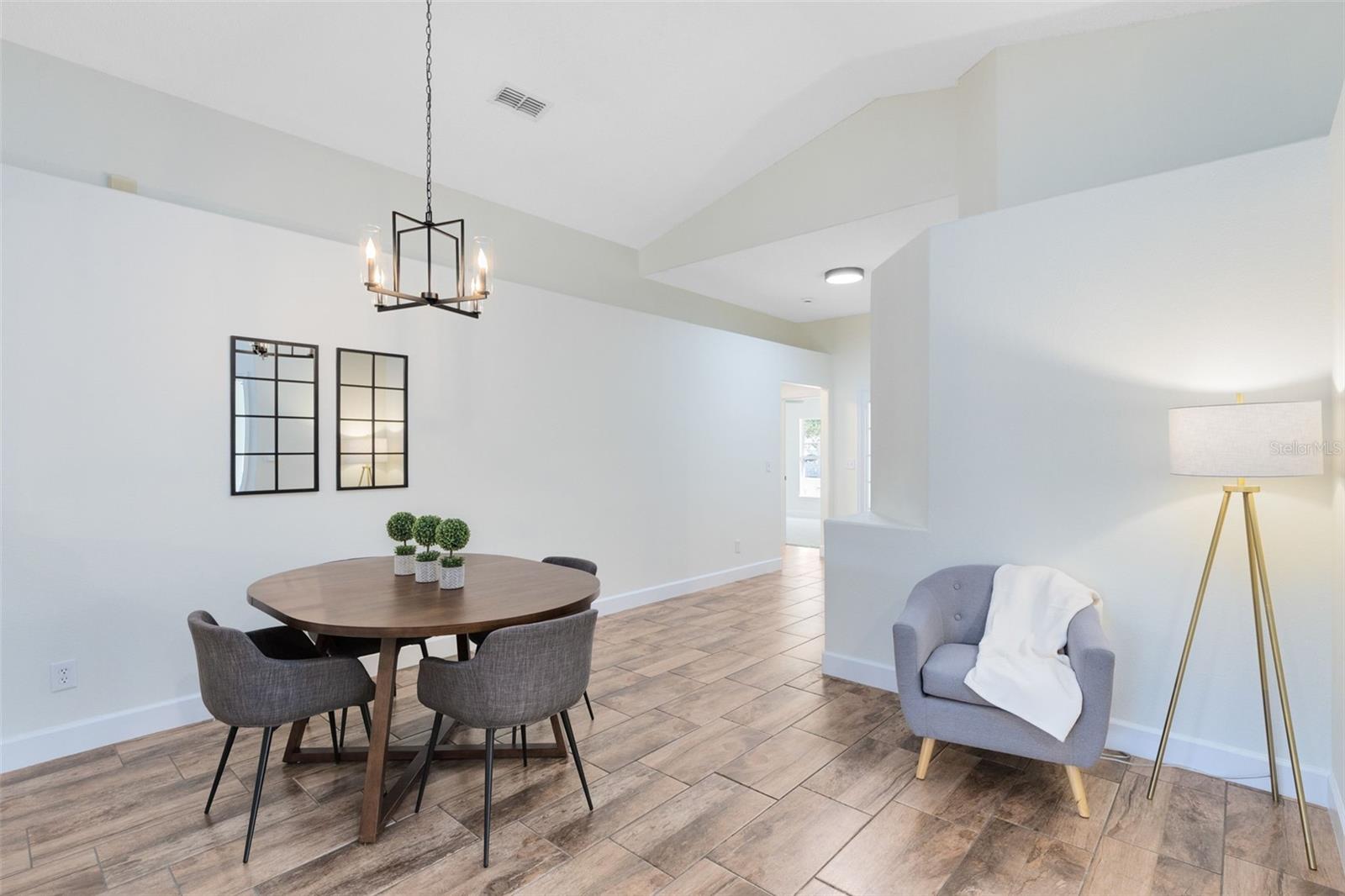 CHELSEA OAKS - Residential