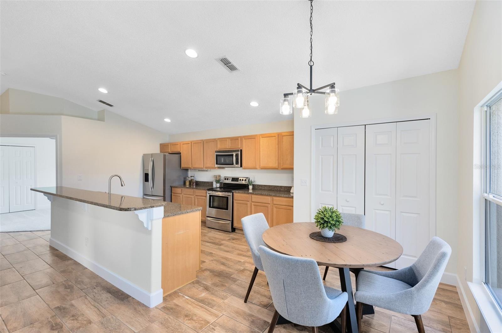 CHELSEA OAKS - Residential