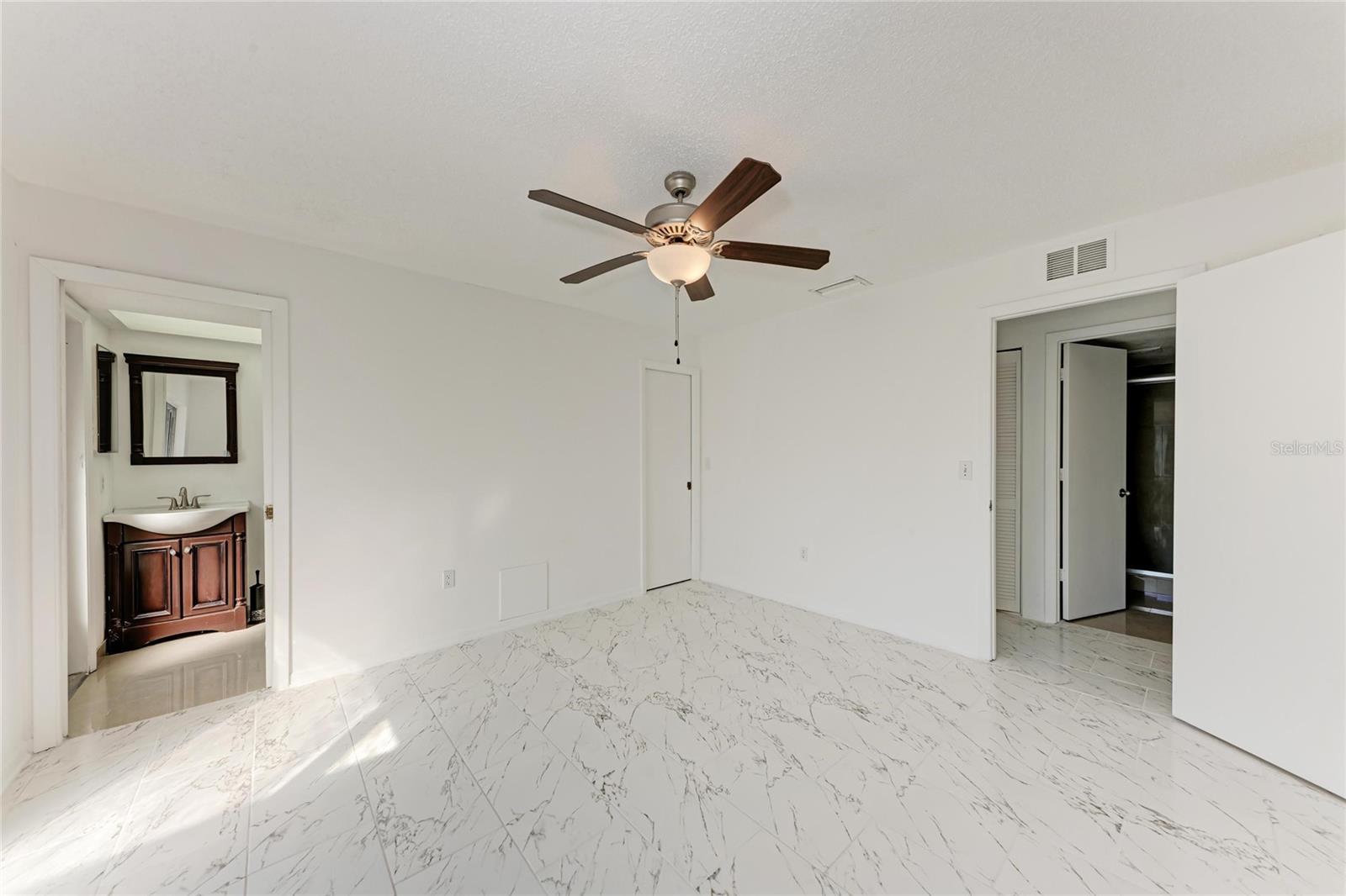 LAKE SARASOTA - Residential