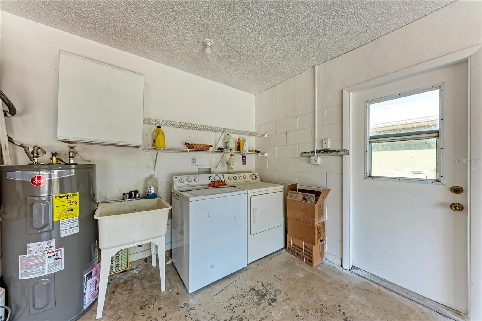 LAKE SARASOTA - Residential