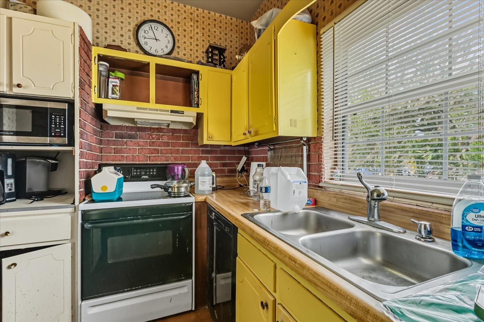 SUNLAND ESTATES 1ST ADD - Residential