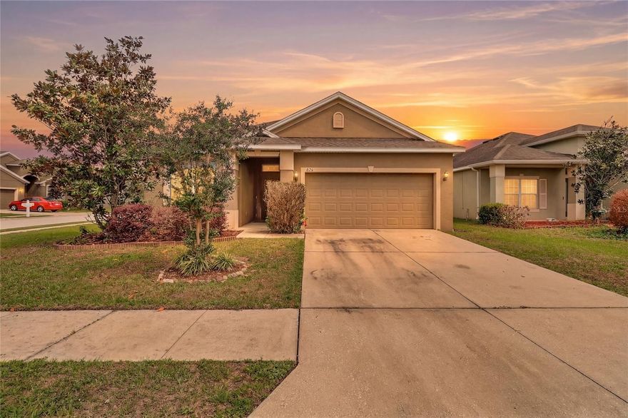 3 Bedroom 2 Bath 2 Car Garage In desirable South Lakeland. Home sits on a beautiful corner lot and is ready for its new owners. Featuring a cozy yet spacious layout. Conveniently located near shopping, dining, and top rated schools, this home is a must see.