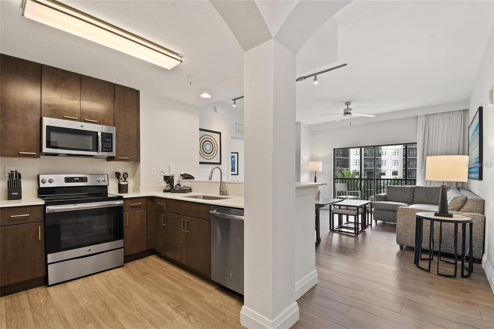14501 GROVE RESORT AVENUE 3401