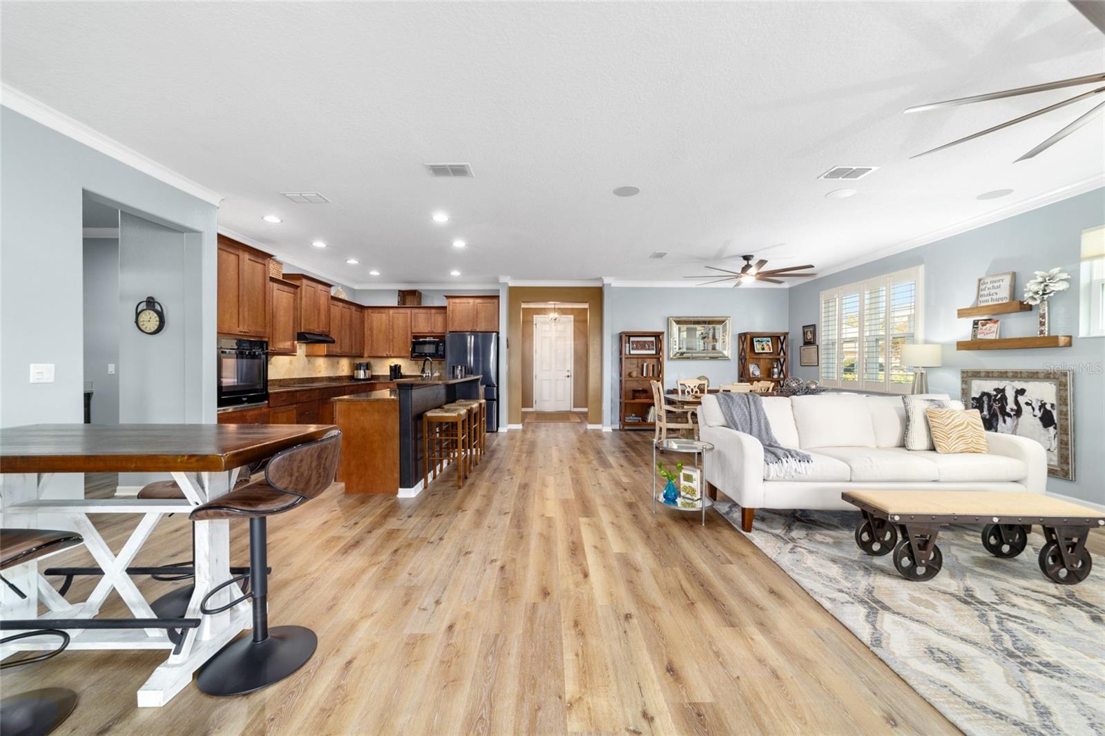 ON TOP OF THE WORLD - Residential