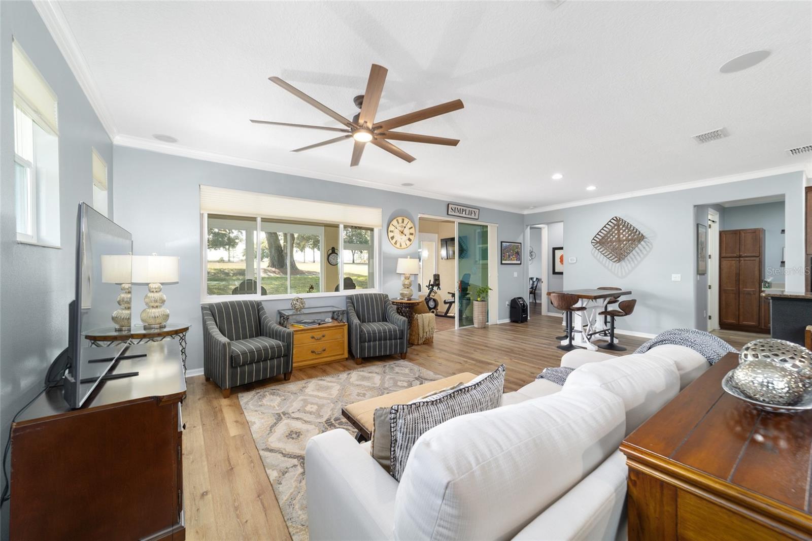 ON TOP OF THE WORLD - Residential