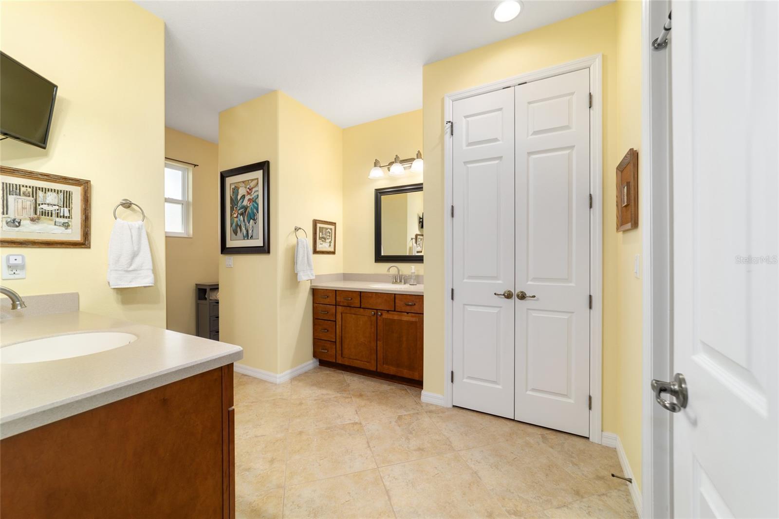 ON TOP OF THE WORLD - Residential