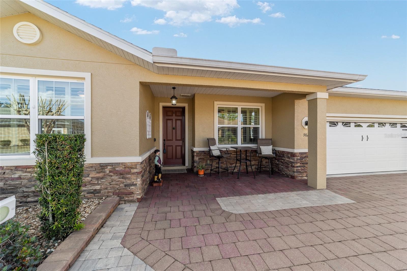 ON TOP OF THE WORLD - Residential