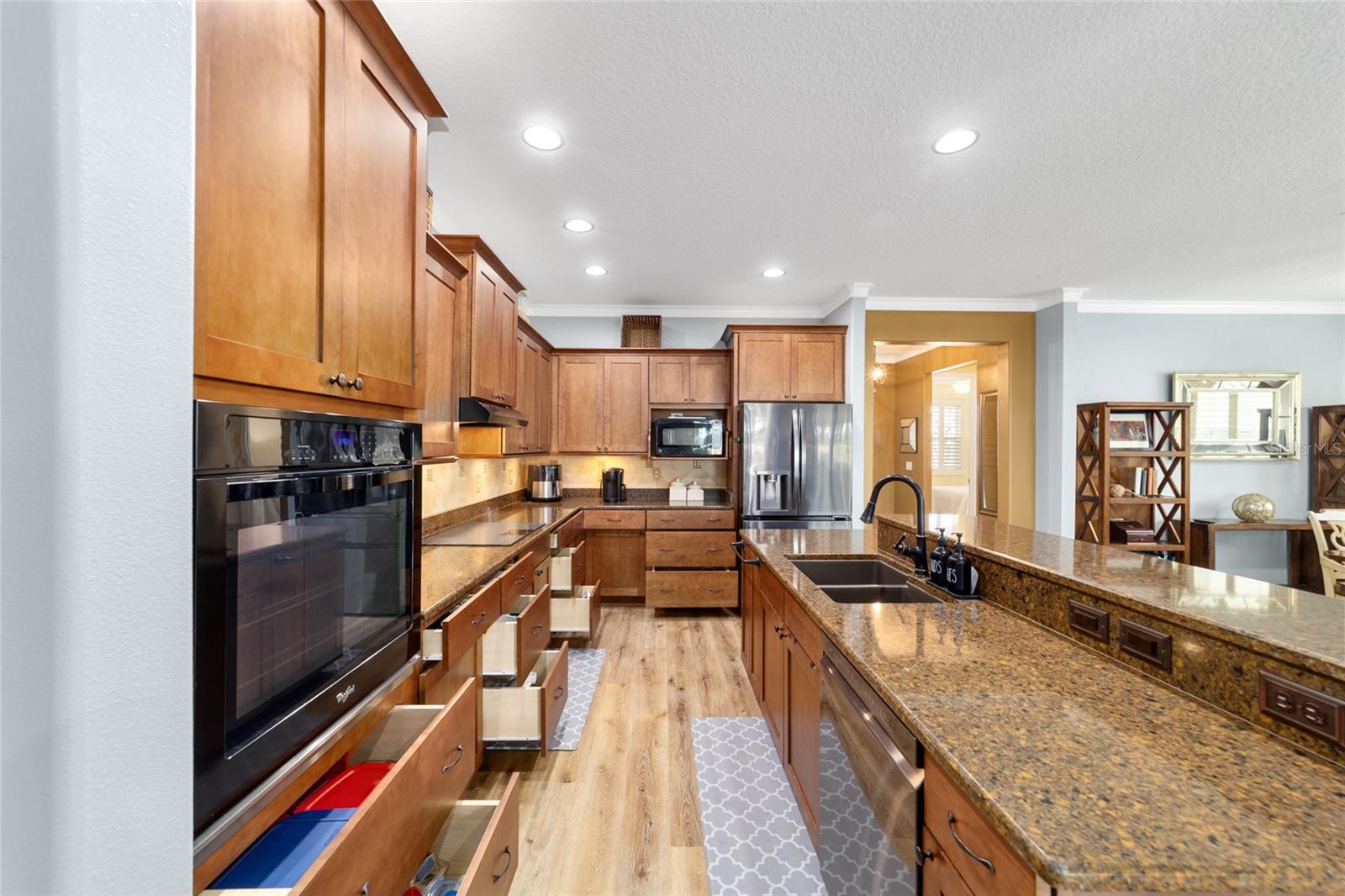 ON TOP OF THE WORLD - Residential