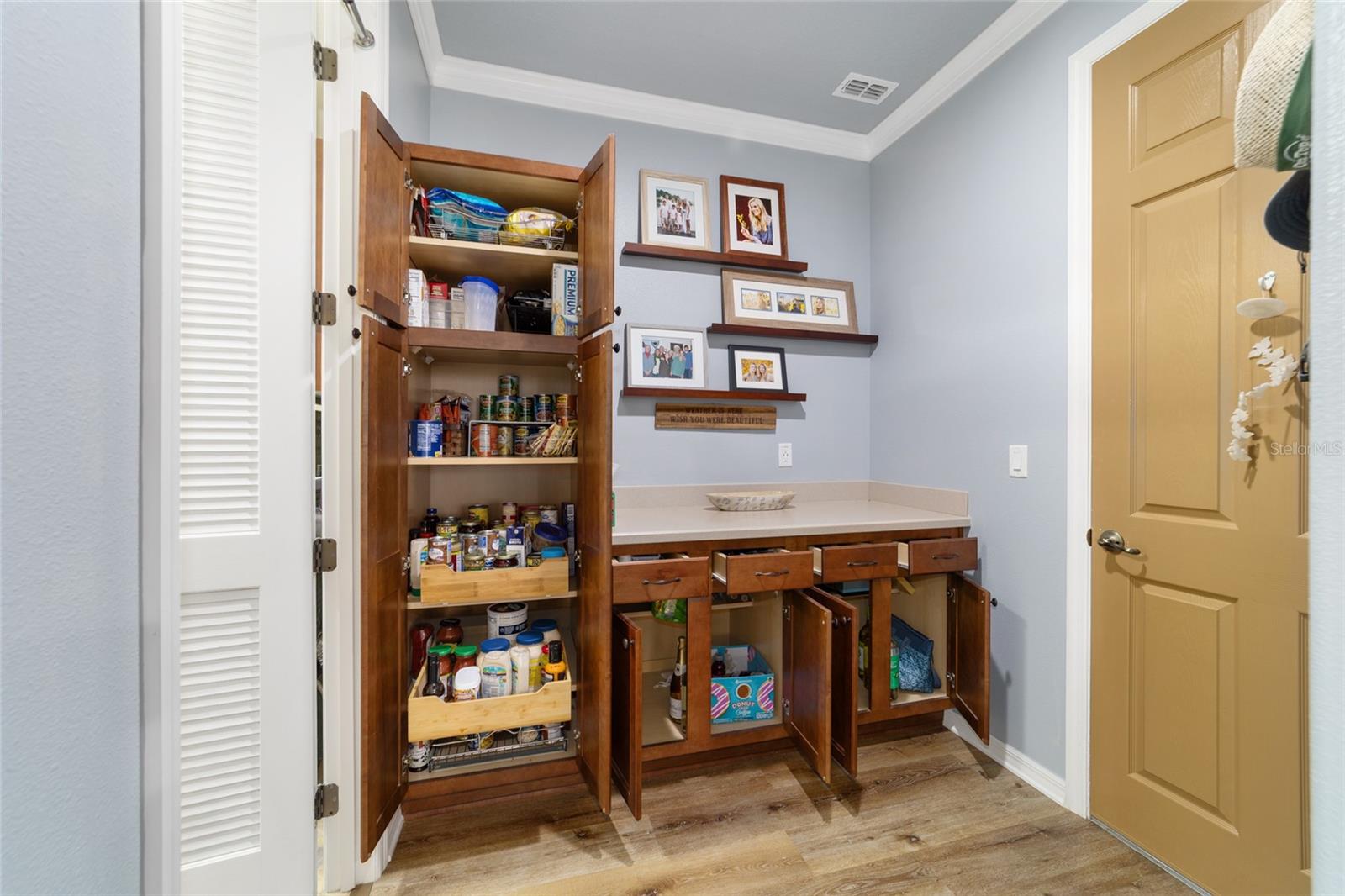 ON TOP OF THE WORLD - Residential