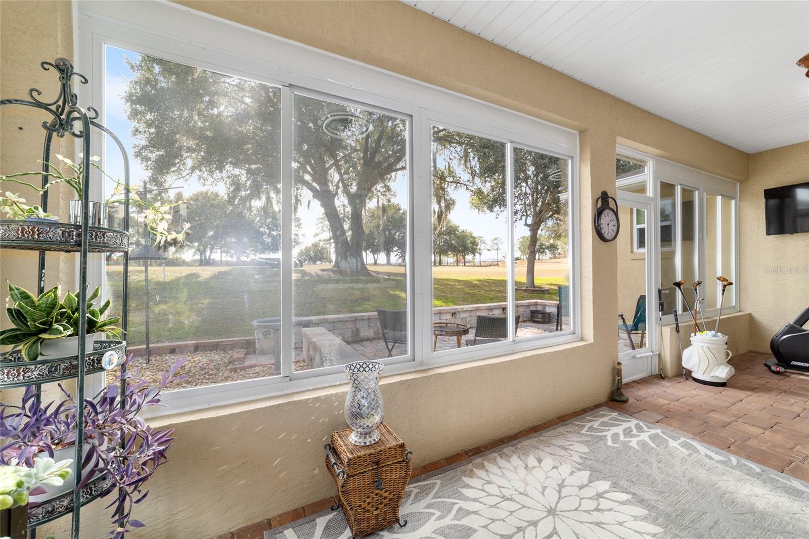 ON TOP OF THE WORLD - Residential