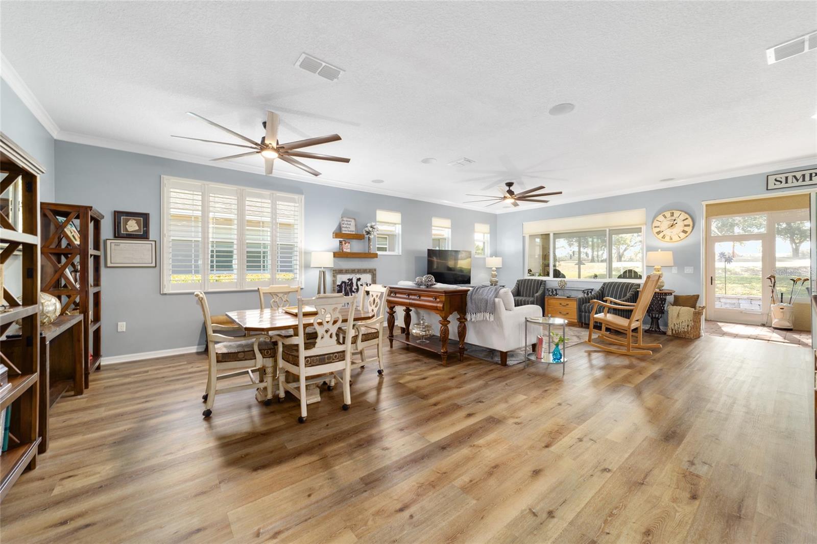 ON TOP OF THE WORLD - Residential