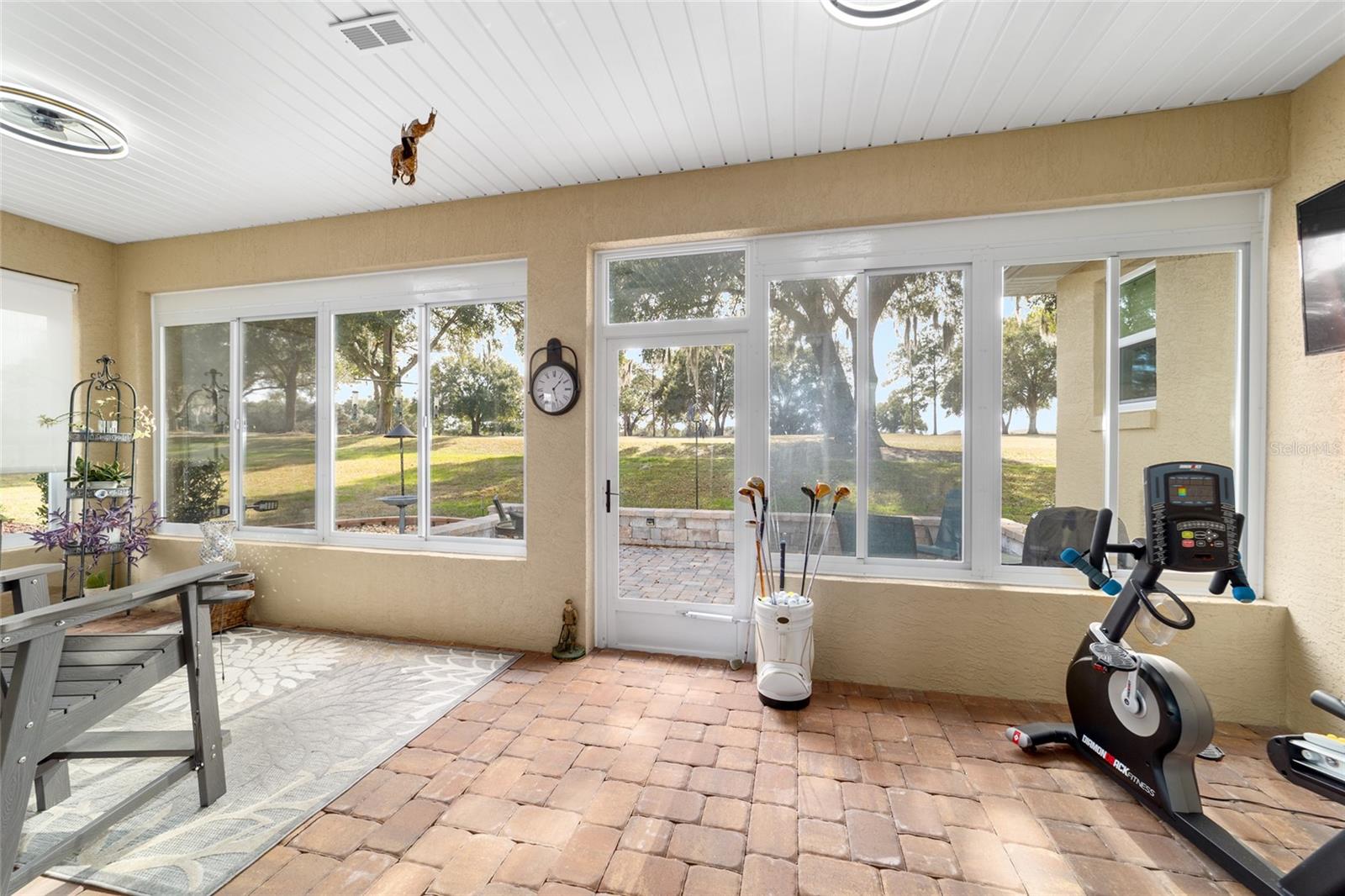 ON TOP OF THE WORLD - Residential