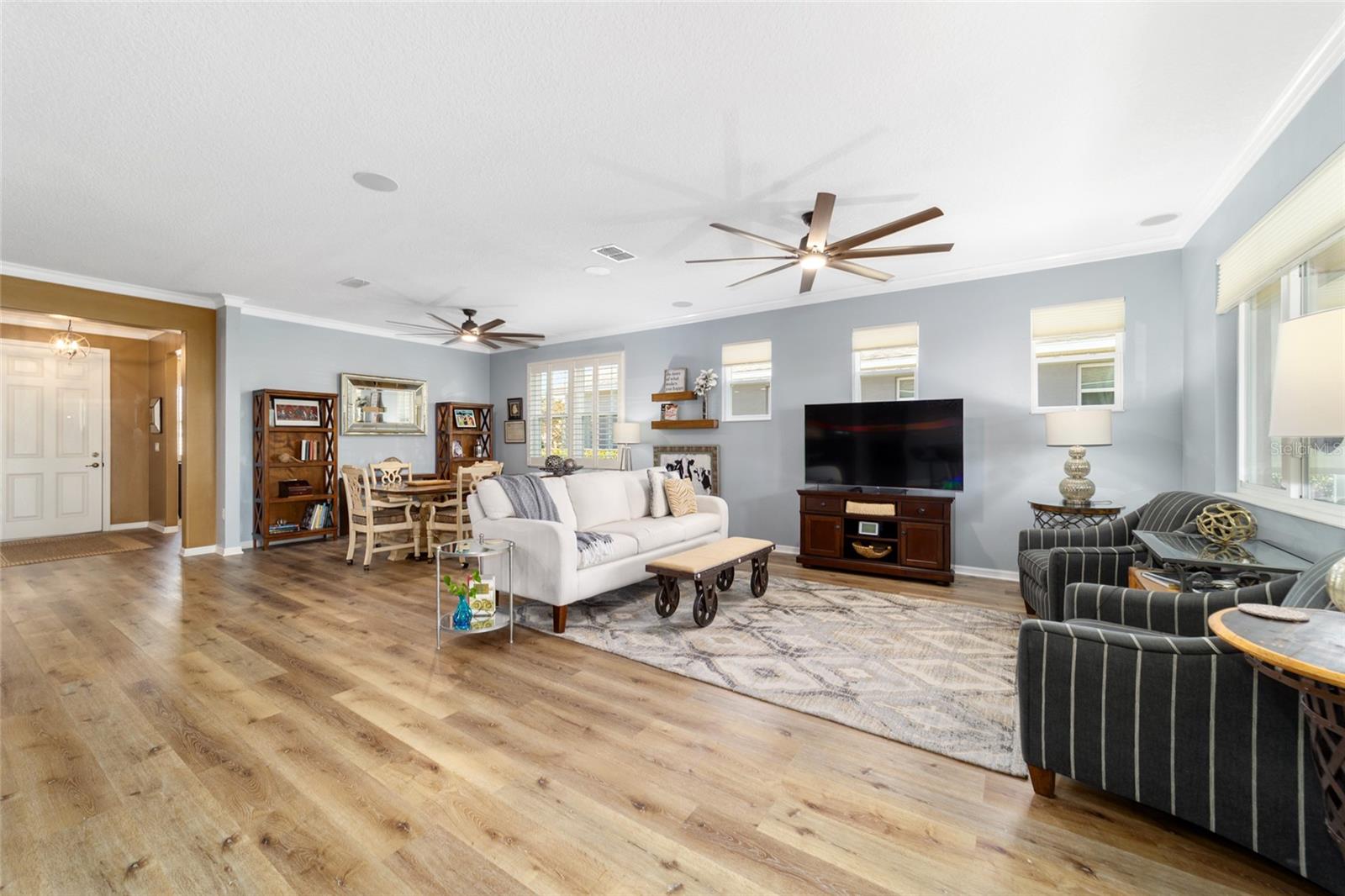 ON TOP OF THE WORLD - Residential