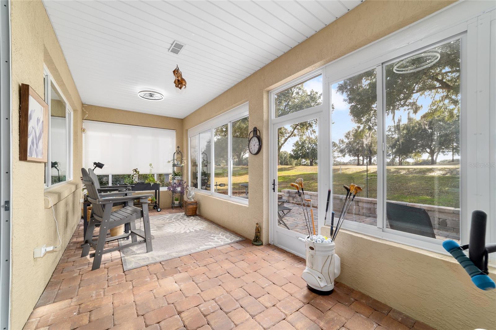 ON TOP OF THE WORLD - Residential