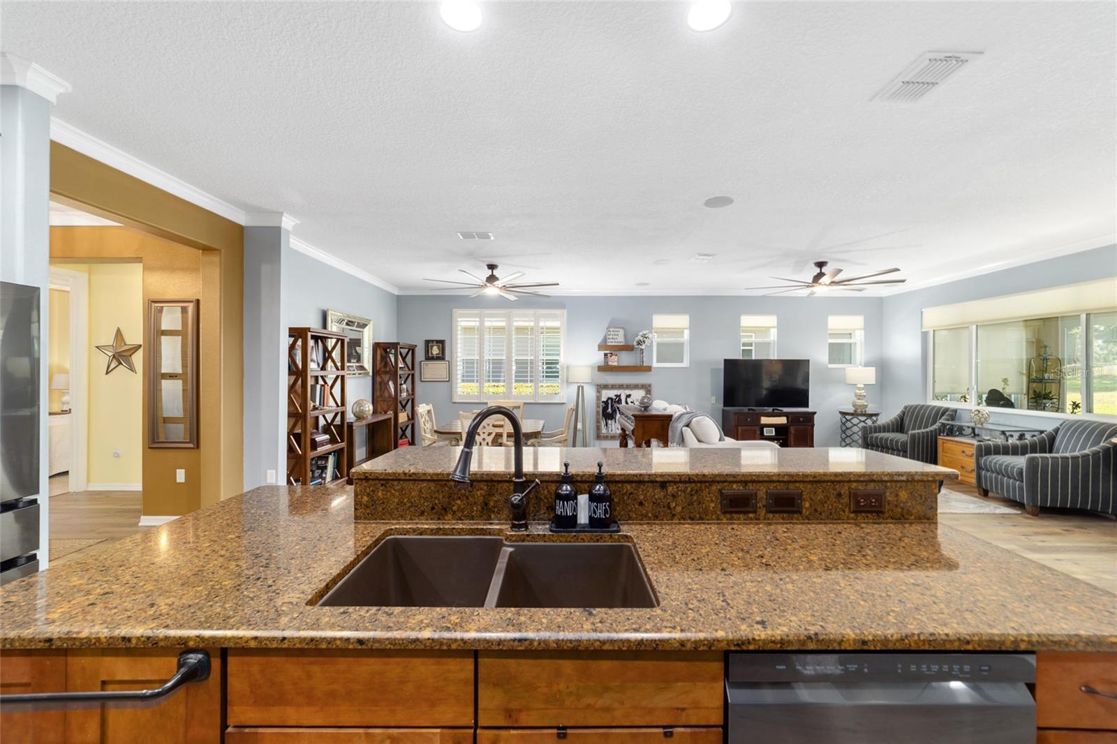 ON TOP OF THE WORLD - Residential