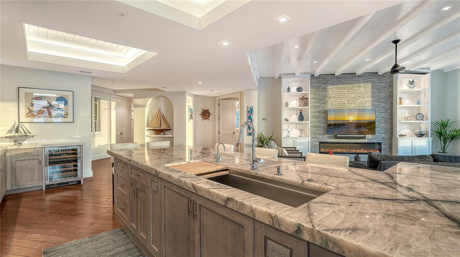 VIZCAYA AT LONGBOAT KEY PH 01 - Residential