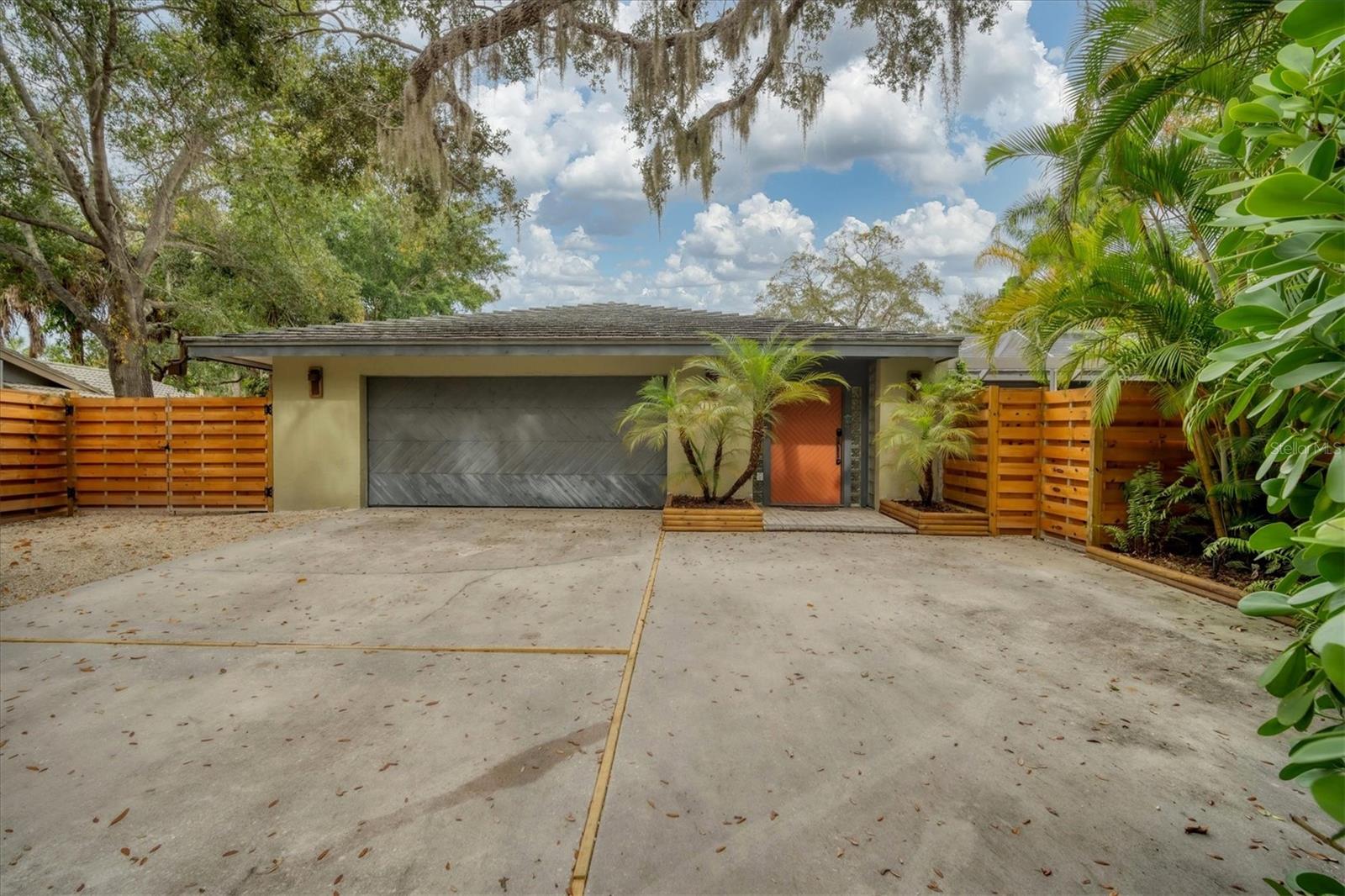 TAHITI PARK - Residential Lease
