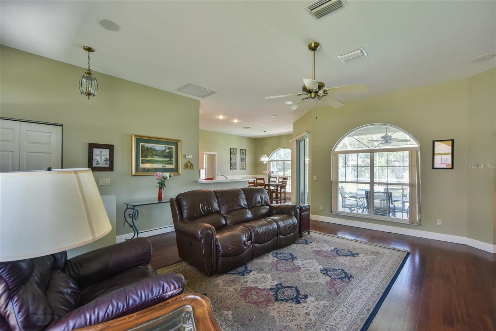 CHURCHILL - Residential