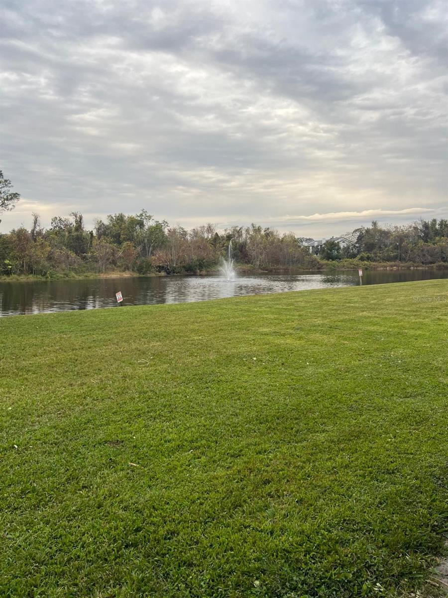 LAKEVIEW CONDO 05 - Residential Lease