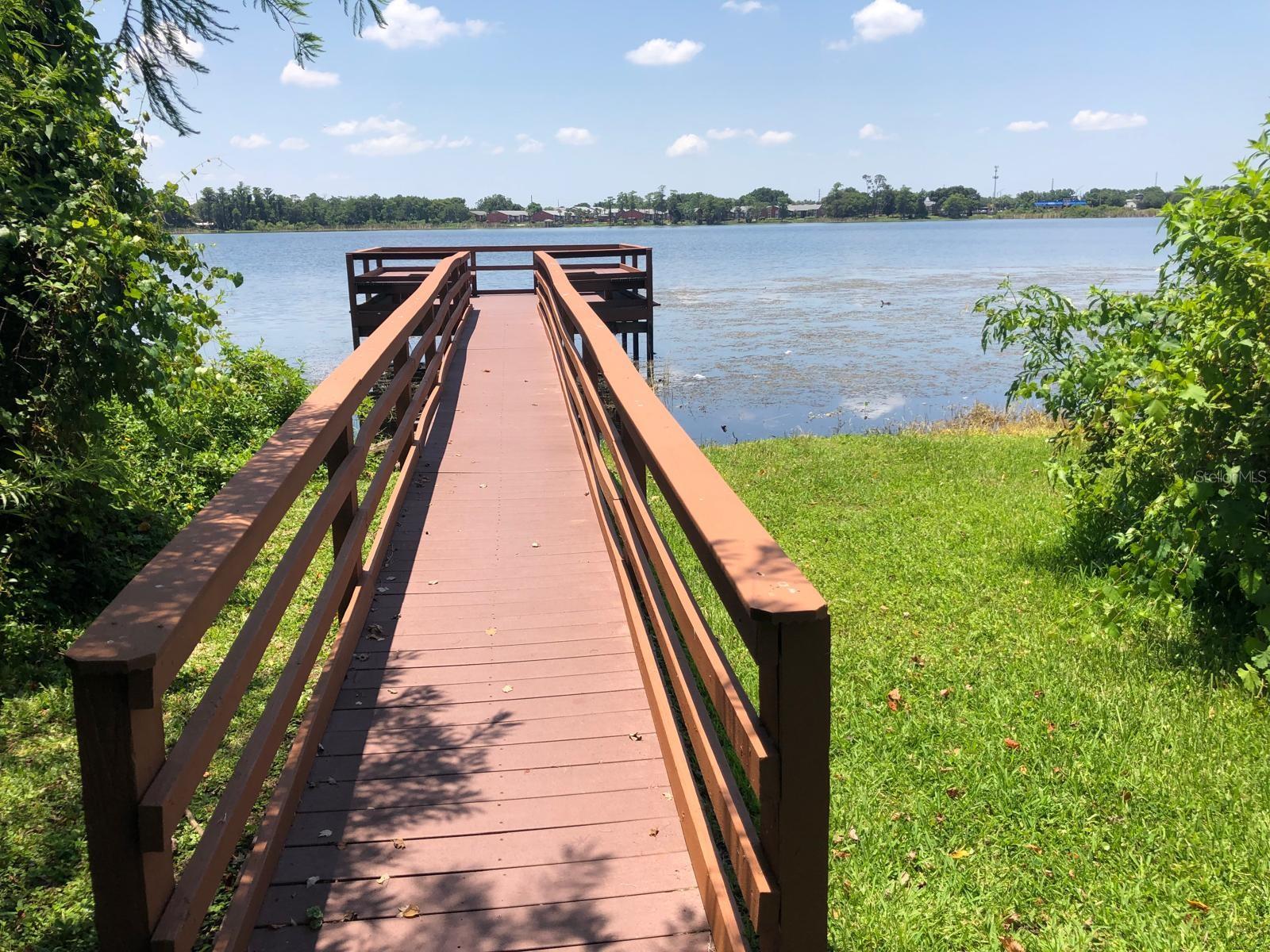 LAKEVIEW CONDO 05 - Residential Lease