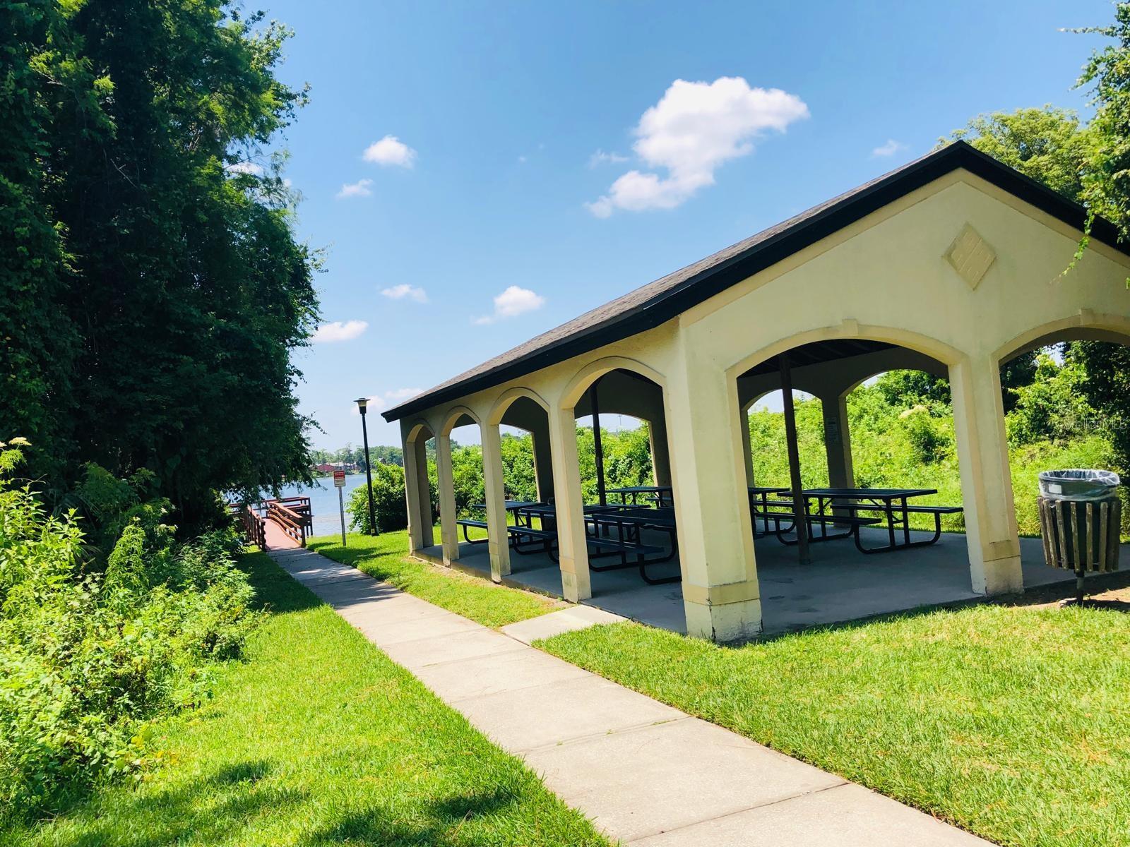 LAKEVIEW CONDO 05 - Residential Lease