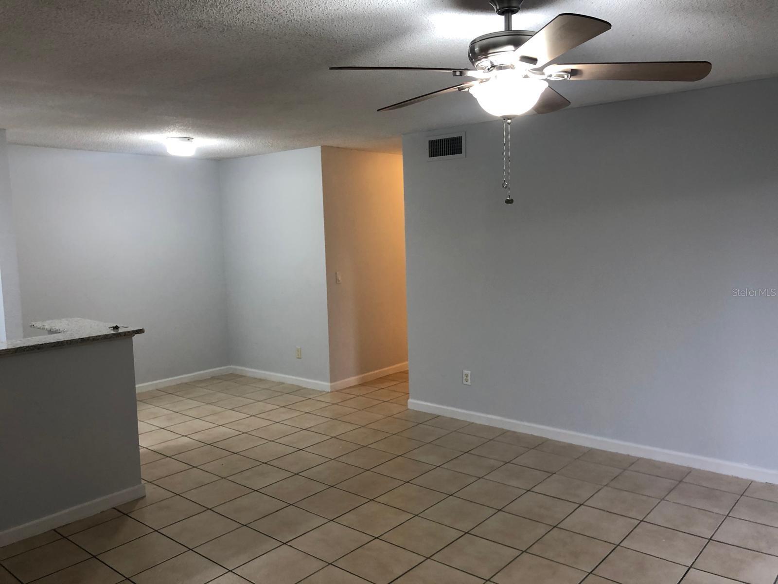 LAKEVIEW CONDO 05 - Residential Lease