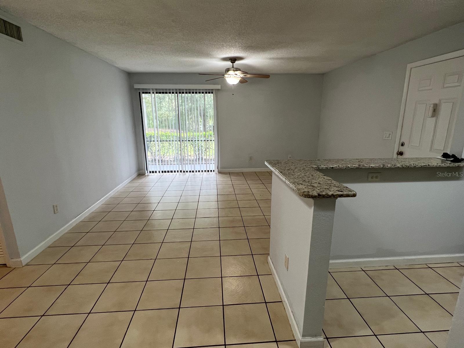 LAKEVIEW CONDO 05 - Residential Lease