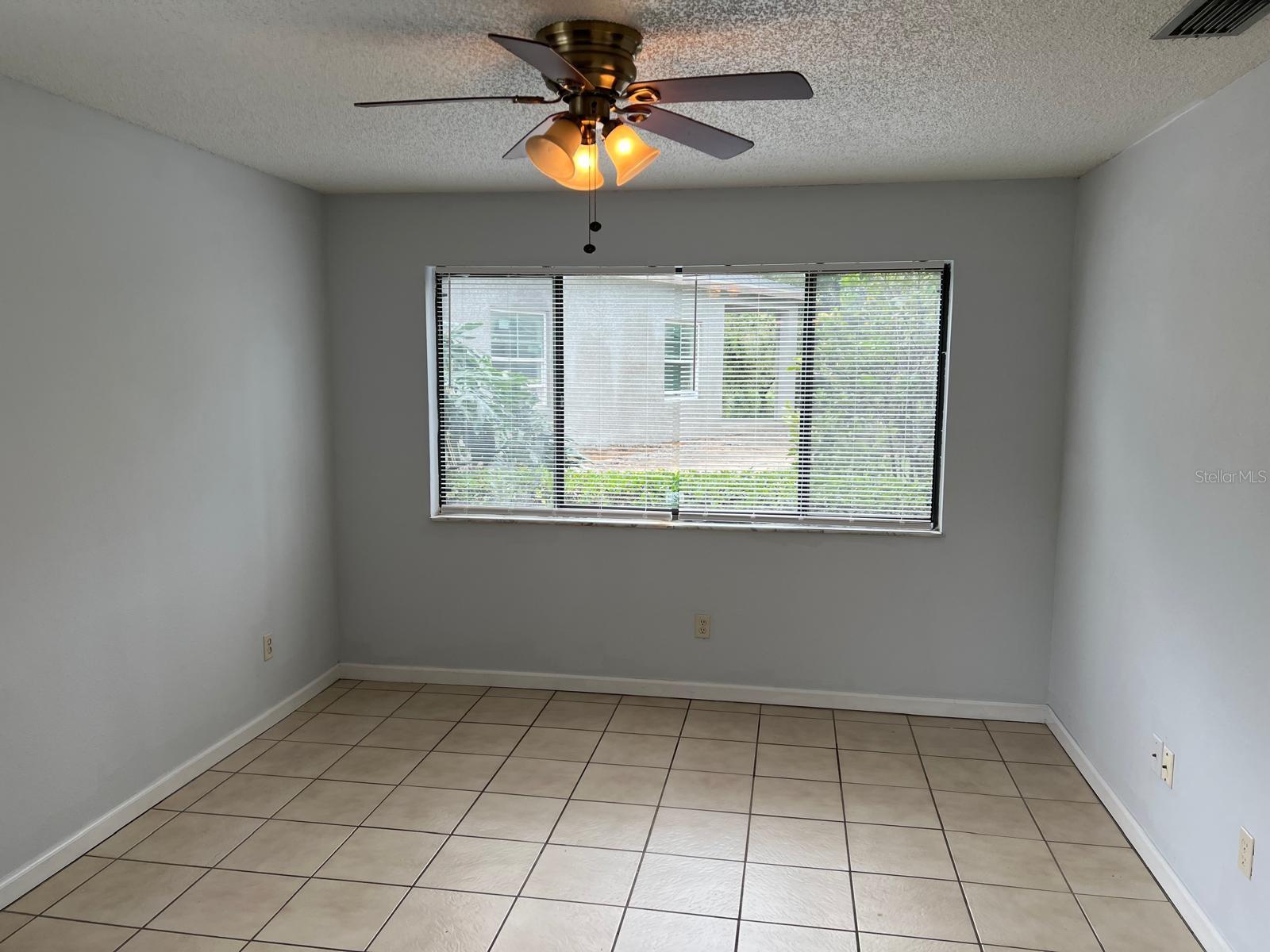 LAKEVIEW CONDO 05 - Residential Lease