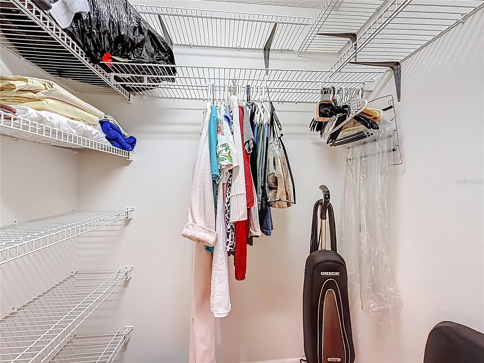 ON TOP/THE WORLD CENTRAL REPLA - Residential