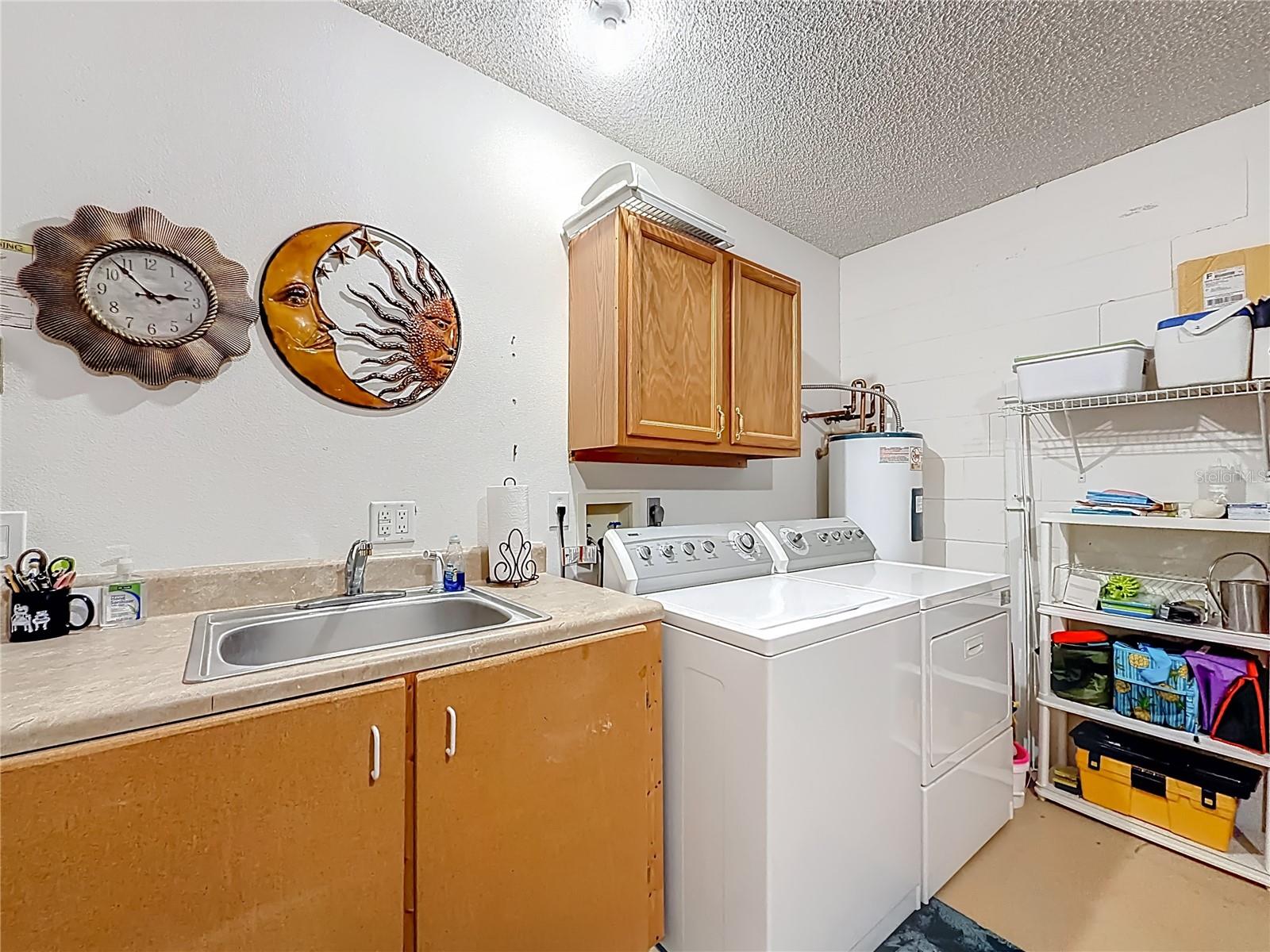 ON TOP/THE WORLD CENTRAL REPLA - Residential