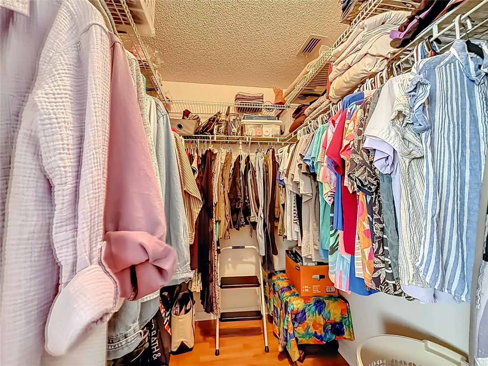 ON TOP/THE WORLD CENTRAL REPLA - Residential