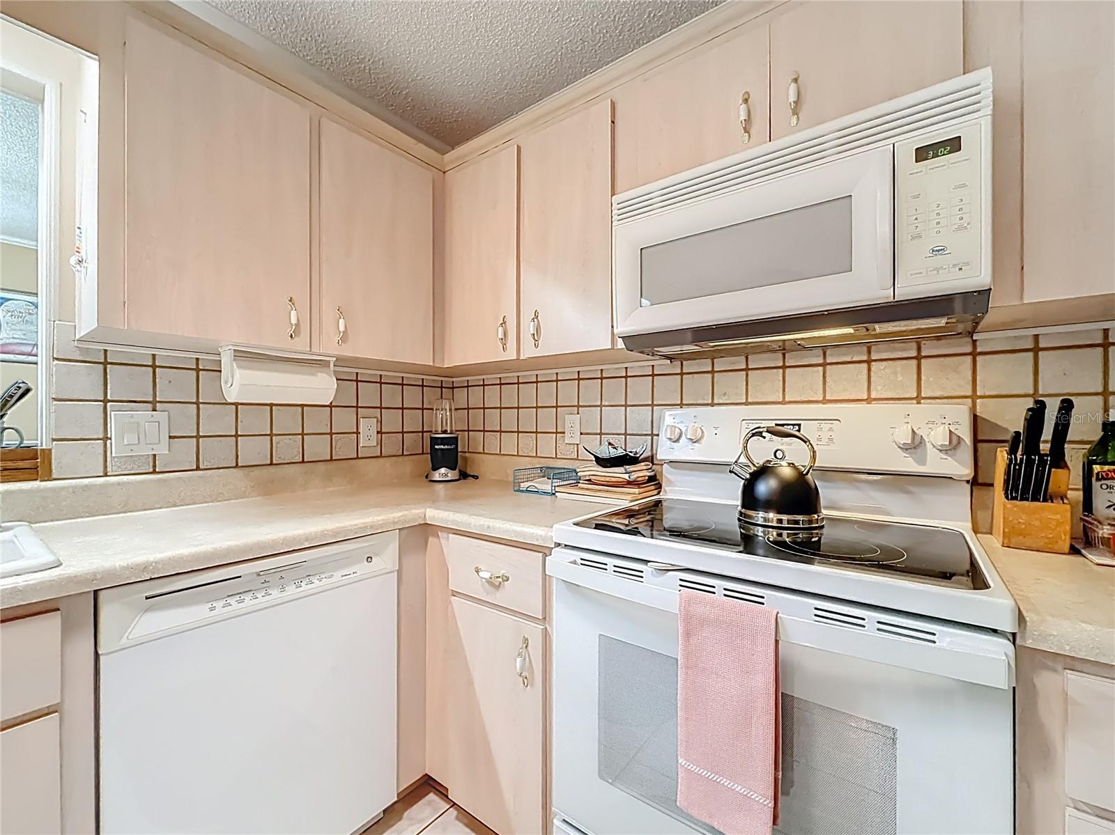 ON TOP/THE WORLD CENTRAL REPLA - Residential