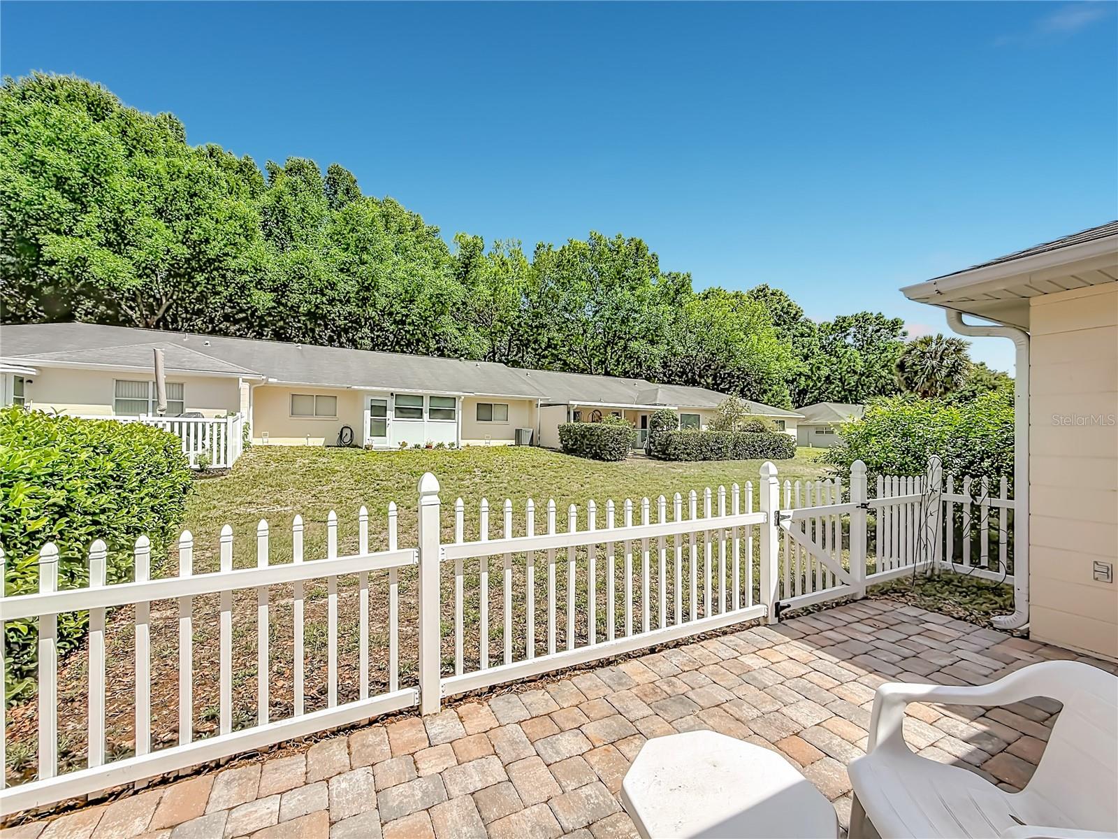 ON TOP/THE WORLD CENTRAL REPLA - Residential