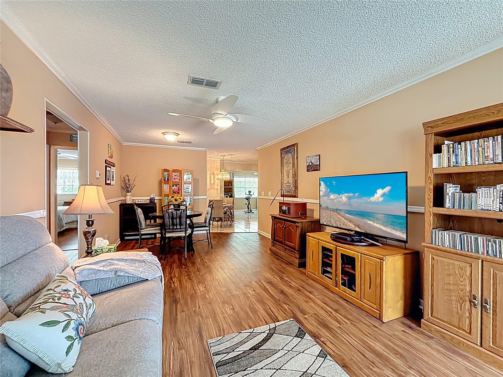 ON TOP/THE WORLD CENTRAL REPLA - Residential