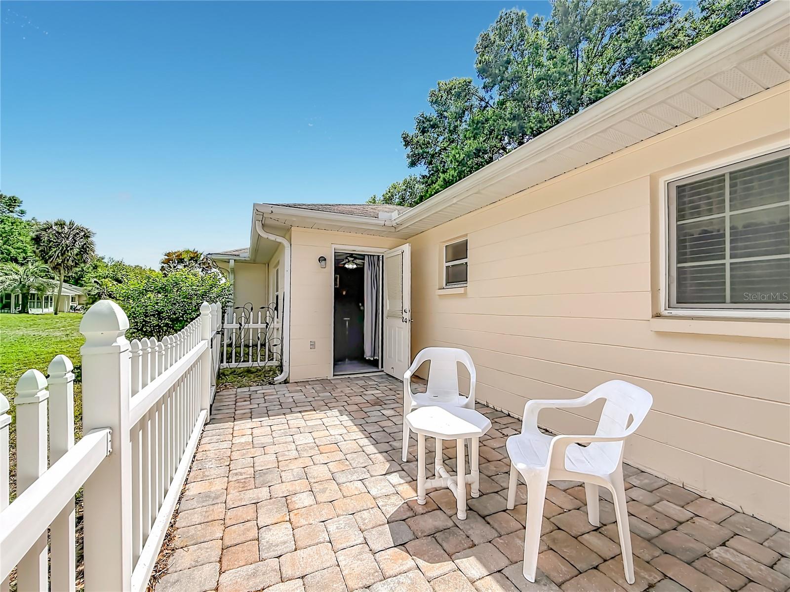 ON TOP/THE WORLD CENTRAL REPLA - Residential