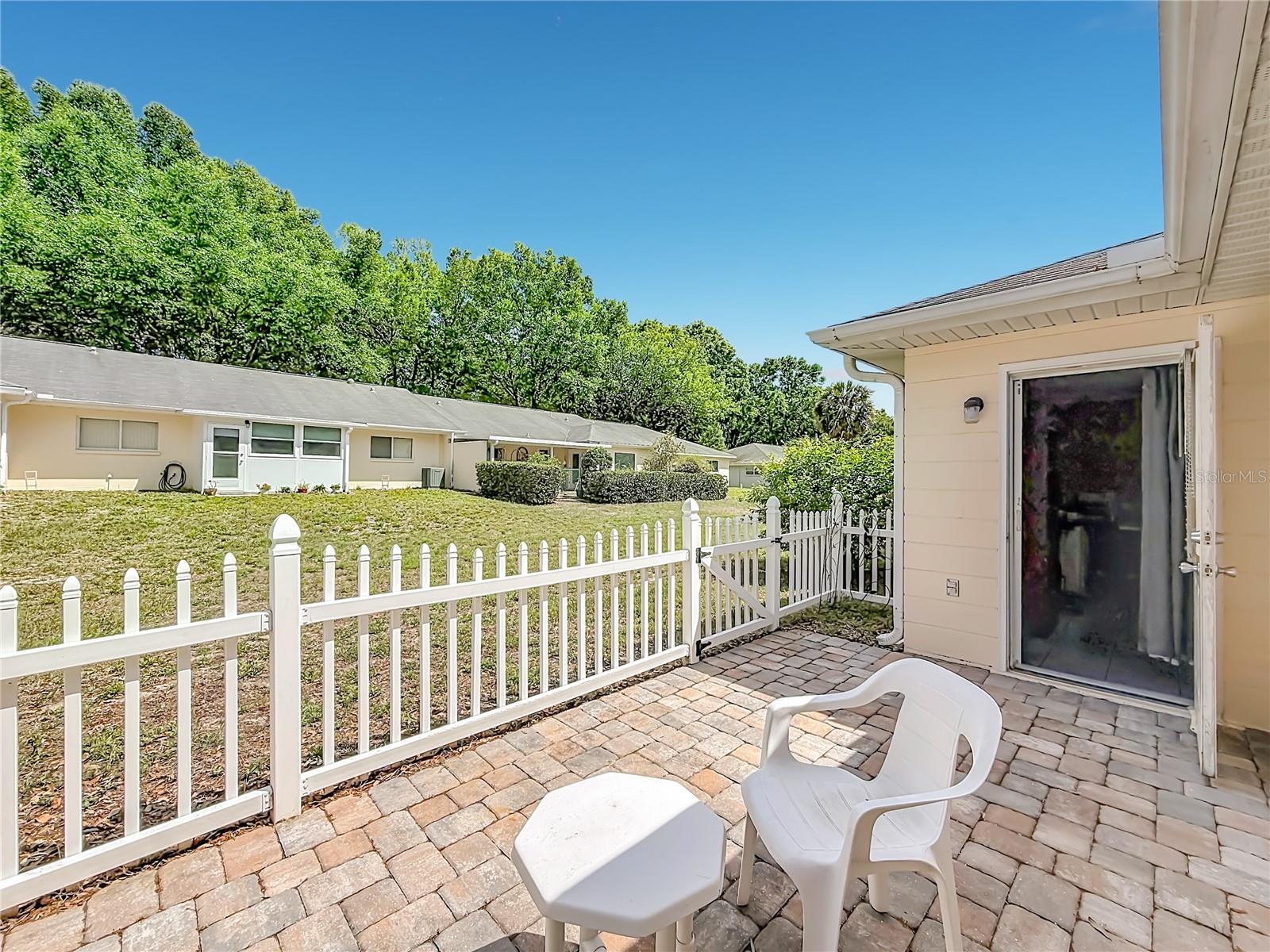 ON TOP/THE WORLD CENTRAL REPLA - Residential