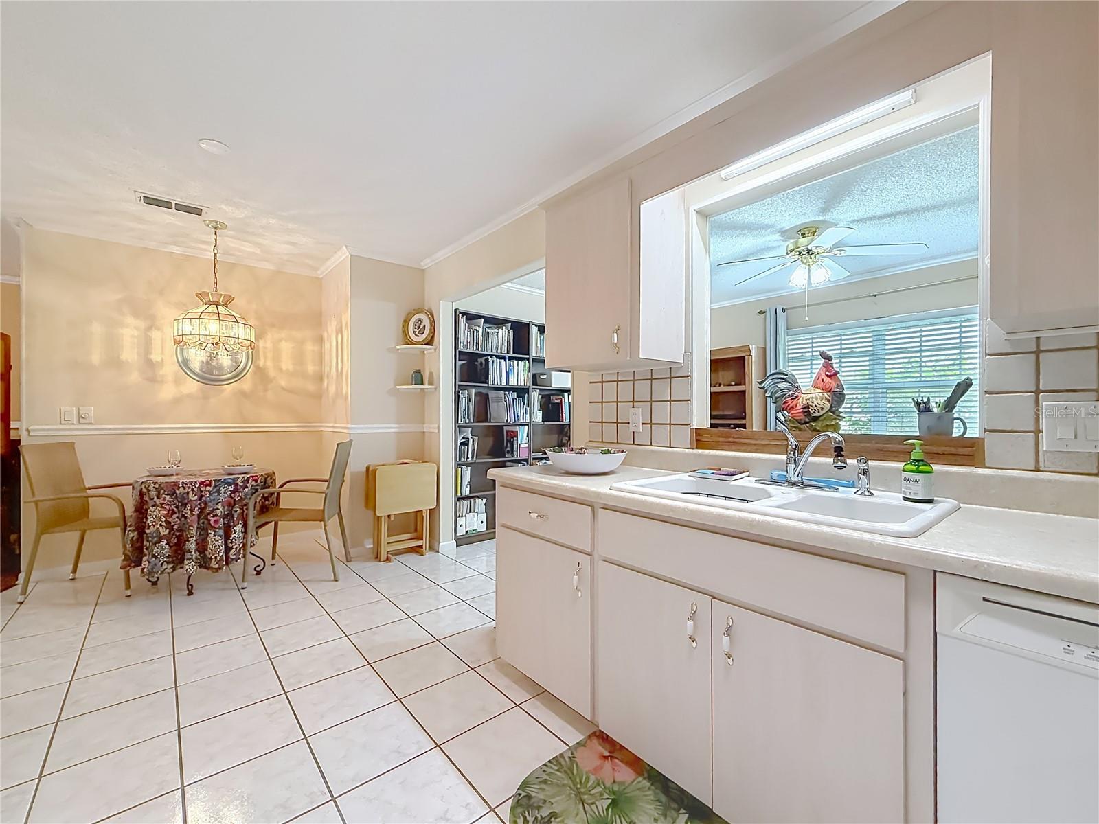 ON TOP/THE WORLD CENTRAL REPLA - Residential