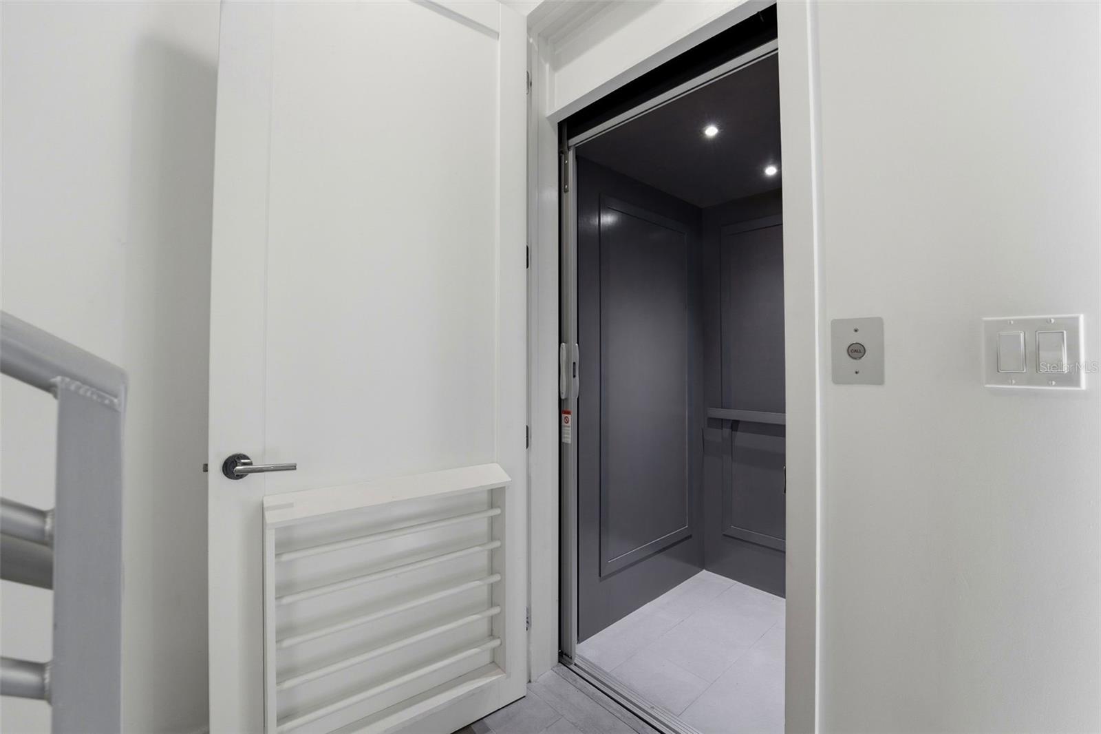 TOWNHOMES/ORANGE CLUB - Residential